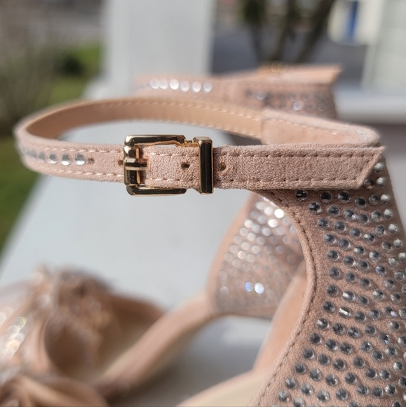 Jessica Simpon Strapy Heels - Picture 6 of 11